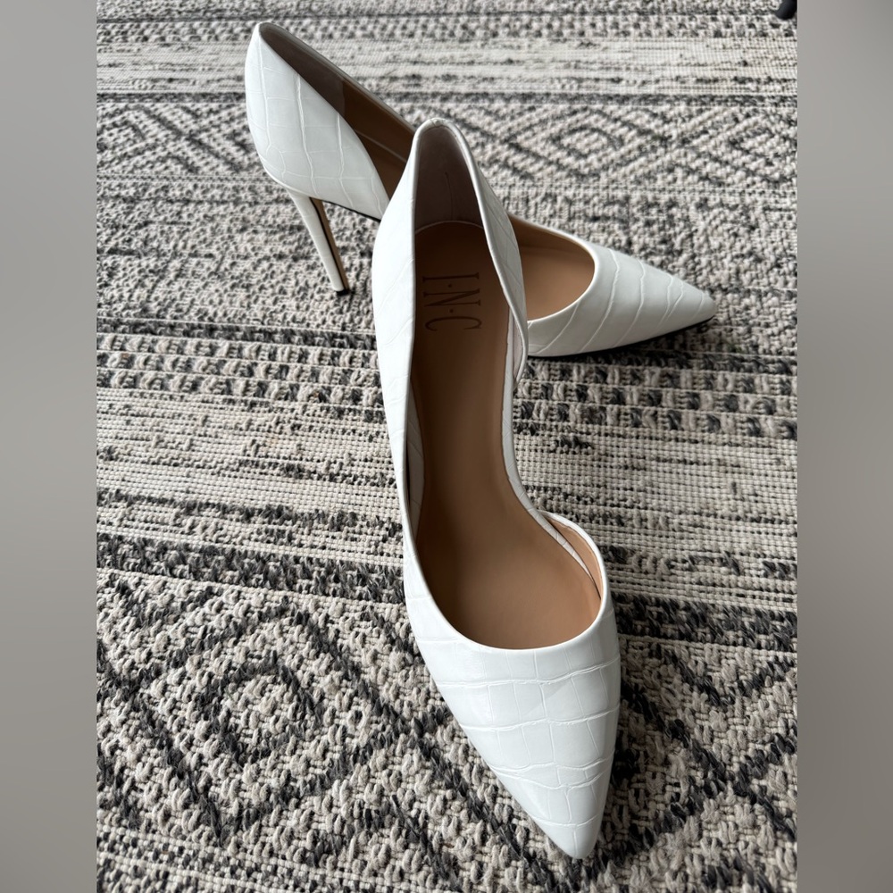 INC White Croc Embossed Leather Pump Heels Size 8. New